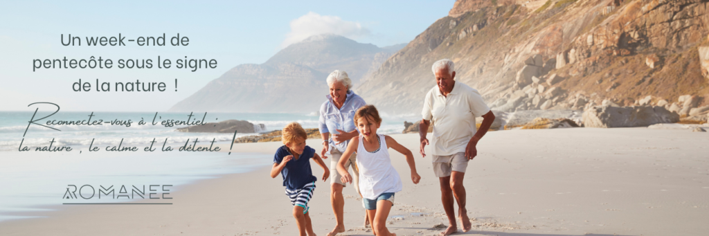 Famille promenade plage sous le soleil et falaises