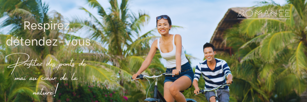 Couple fait du vélo en nature, détente et sérénité.